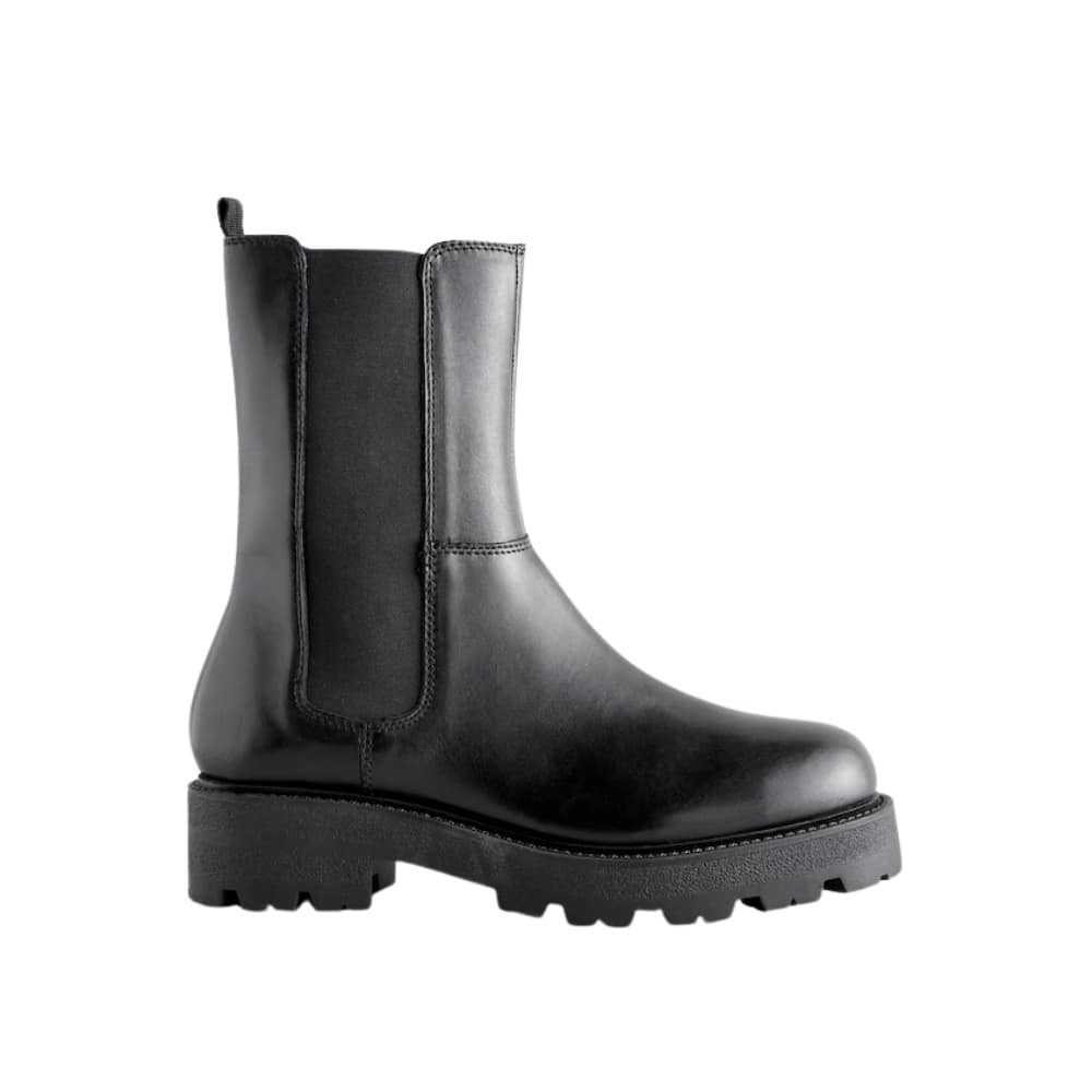 The Claudia Effect chunky Chelsea boots grounding the look